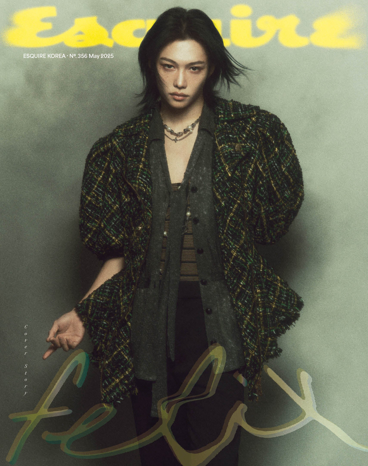 *PRE-ORDER* ESQUIRE KOREA MAY 2025 ISSUE (Cover: Stray Kids Felix)