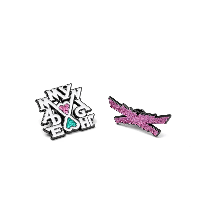 *PRE-ORDER* LE SSERAFIM - [LE SSERAFIM BRAND] Pin Badge Set