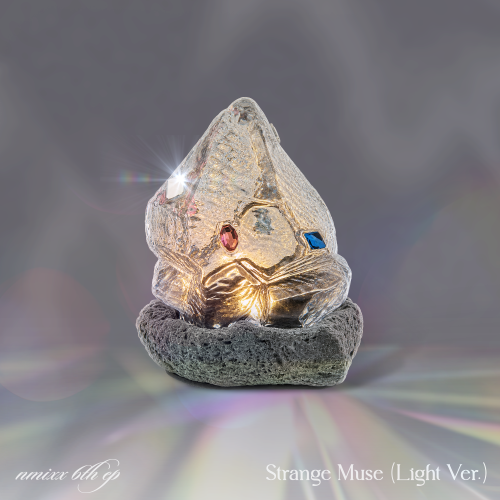 *PRE-ORDER* NMIXX - Strange Muse (6th Mini Album) [Light Ver.]